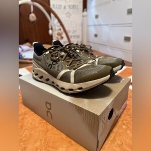 On Running, Cloudsurfer Trail, Men’s Size 11, Hunter / Ice Color, Great Shoes